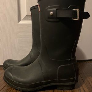 Hunter boots (mid-calf)